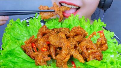 ASMR DEEP FRIED CHICKEN FEET WITH CHILI SAUCE  (THE BEAST CHICKEN FEET)  EATING SOUNDS | LINH-ASMR