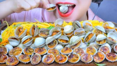ASMR EATING BLOOD COCKLES AND PAPAYA SALAD , EATING SOUNDS | LINH-ASMR