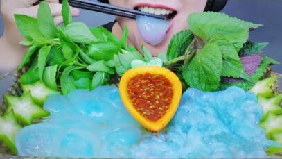 ASMR BLUE JELLYFISH FEET X BLUE JELLYFISH EAR , EATING SOUNDS | LINH-ASMR
