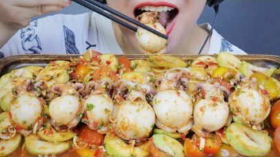 ASMR EATING CUTTLEFISH X SOUR MANGO SALAD IN TOMYUM SAUCE , EATING SOUNDS | LINH ASMR