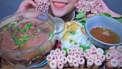 ASMR PORK BLOOD CURD AND PORK SMALL INTESTINE WITH BANH HOI RICE VERMICELLI SHEETS | LINH-ASMR
