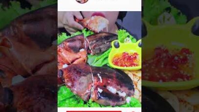 #shortvideo Eating lobster claw with #linhasmr